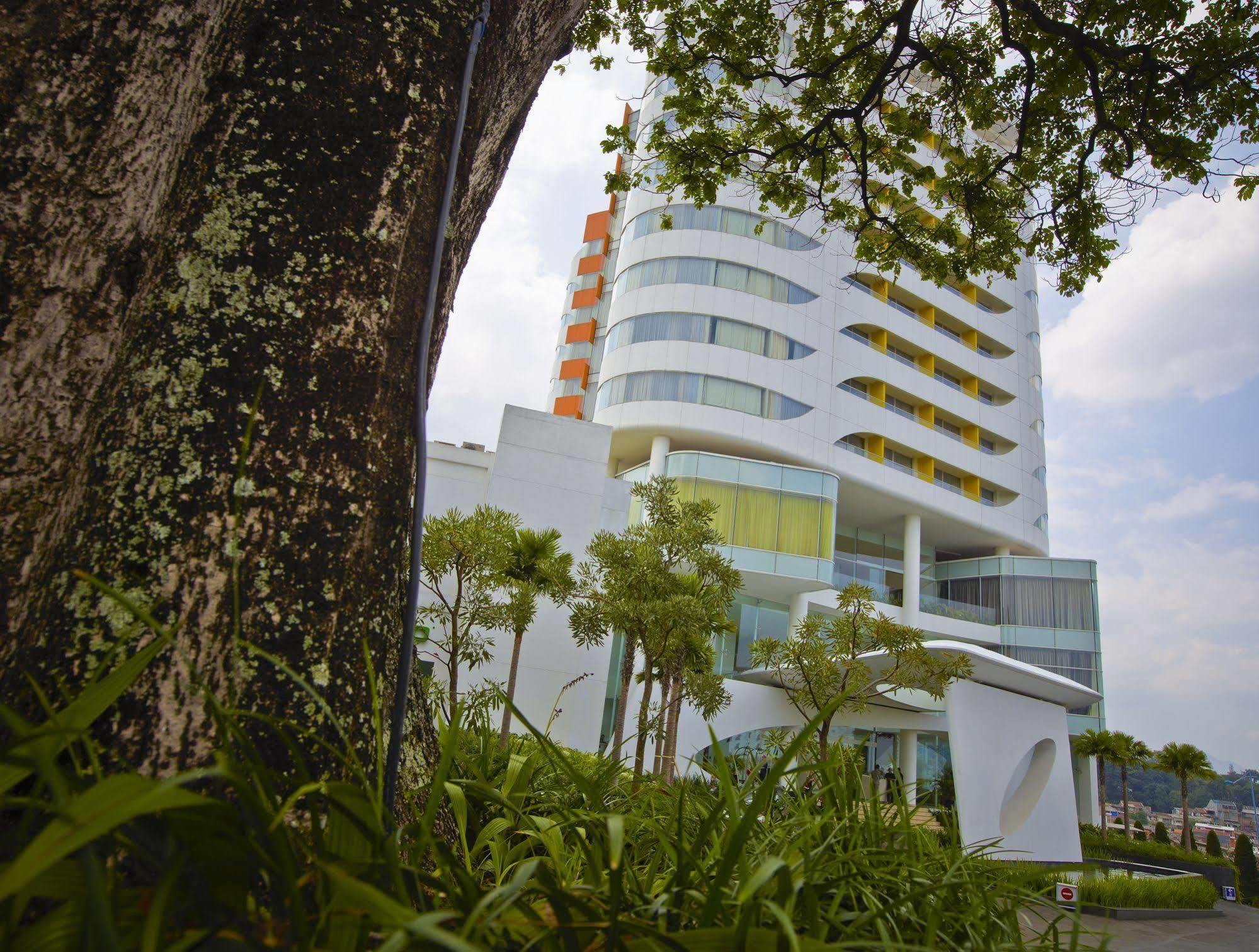 Sensa Hotel Bandung Extérieur photo