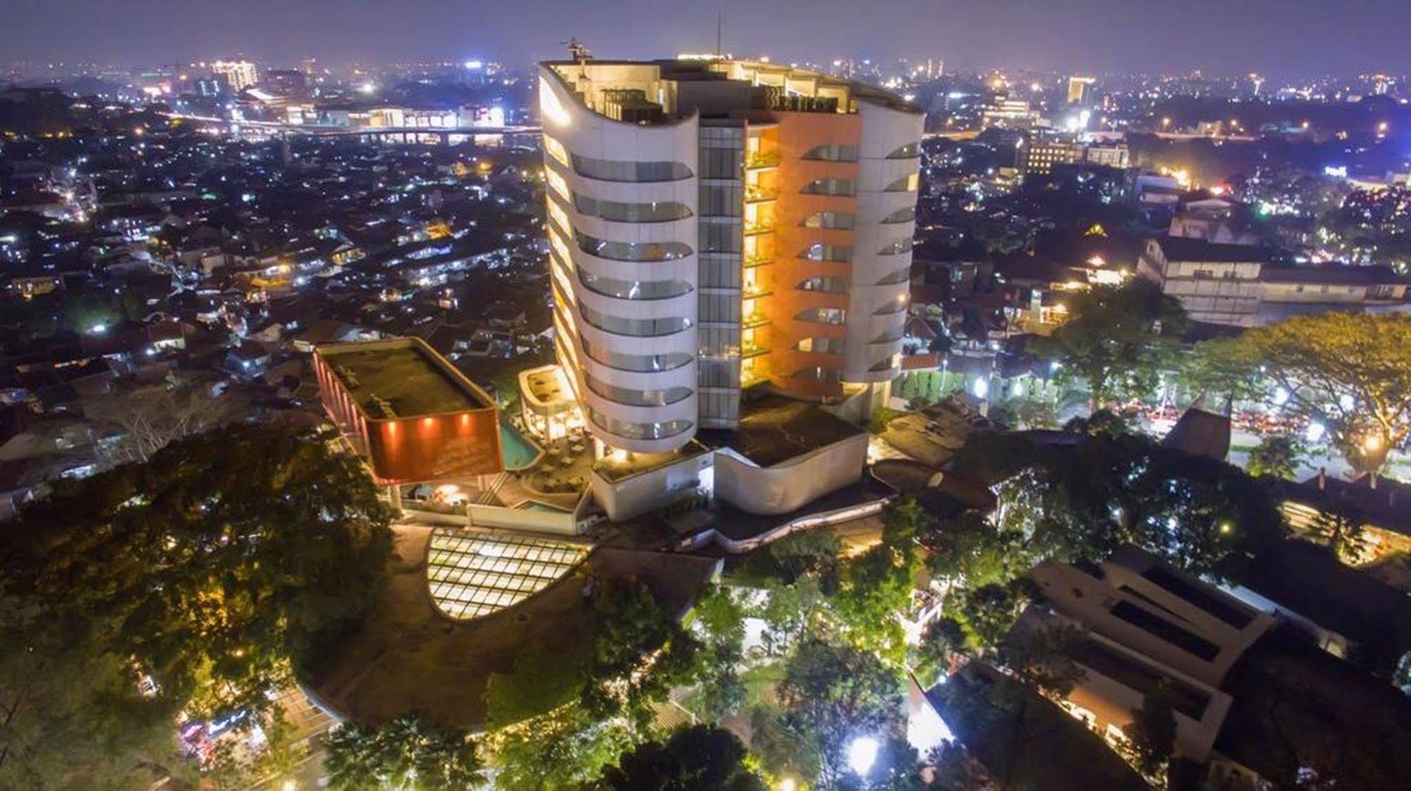 Sensa Hotel Bandung Extérieur photo