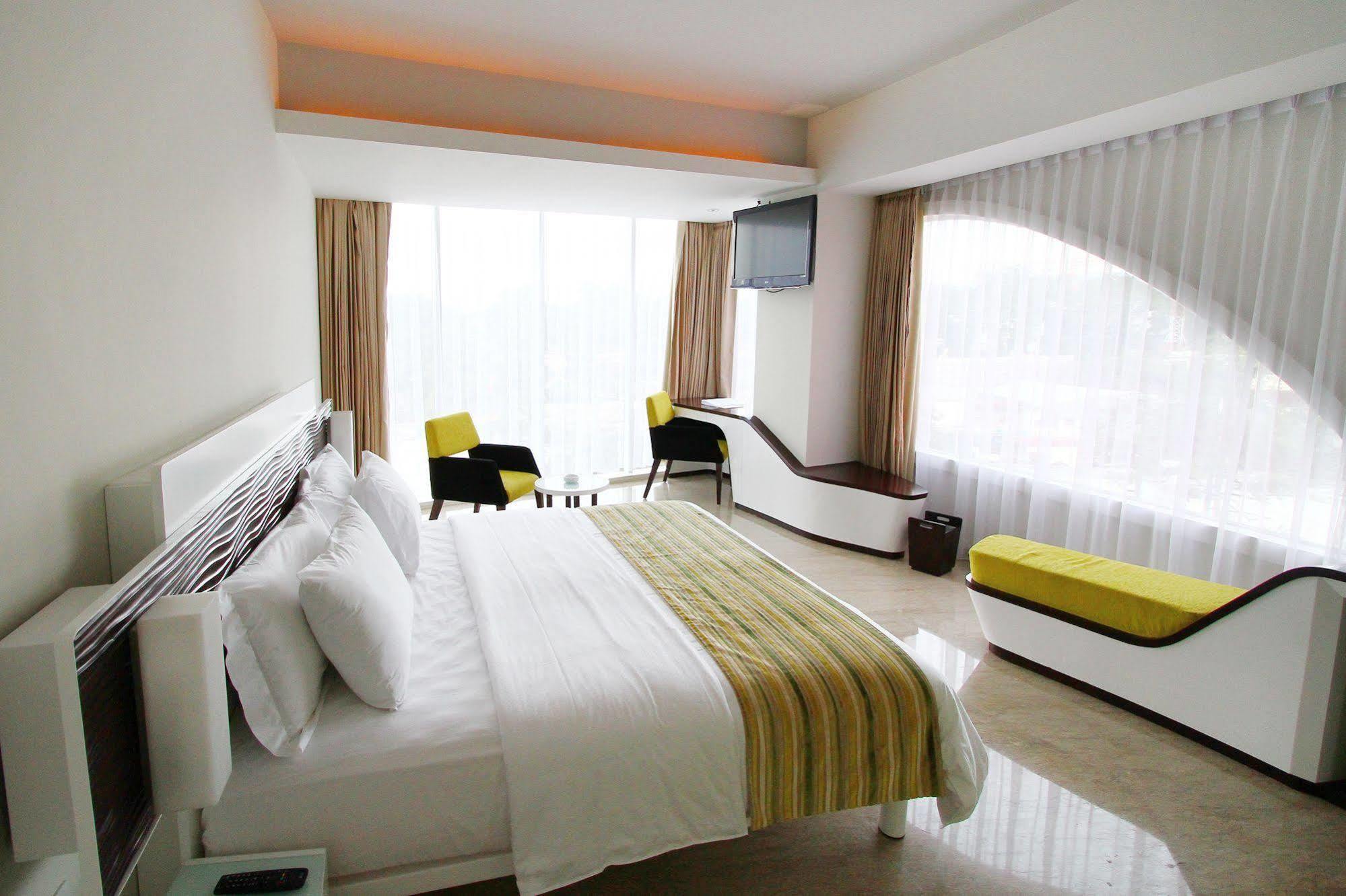 Sensa Hotel Bandung Extérieur photo