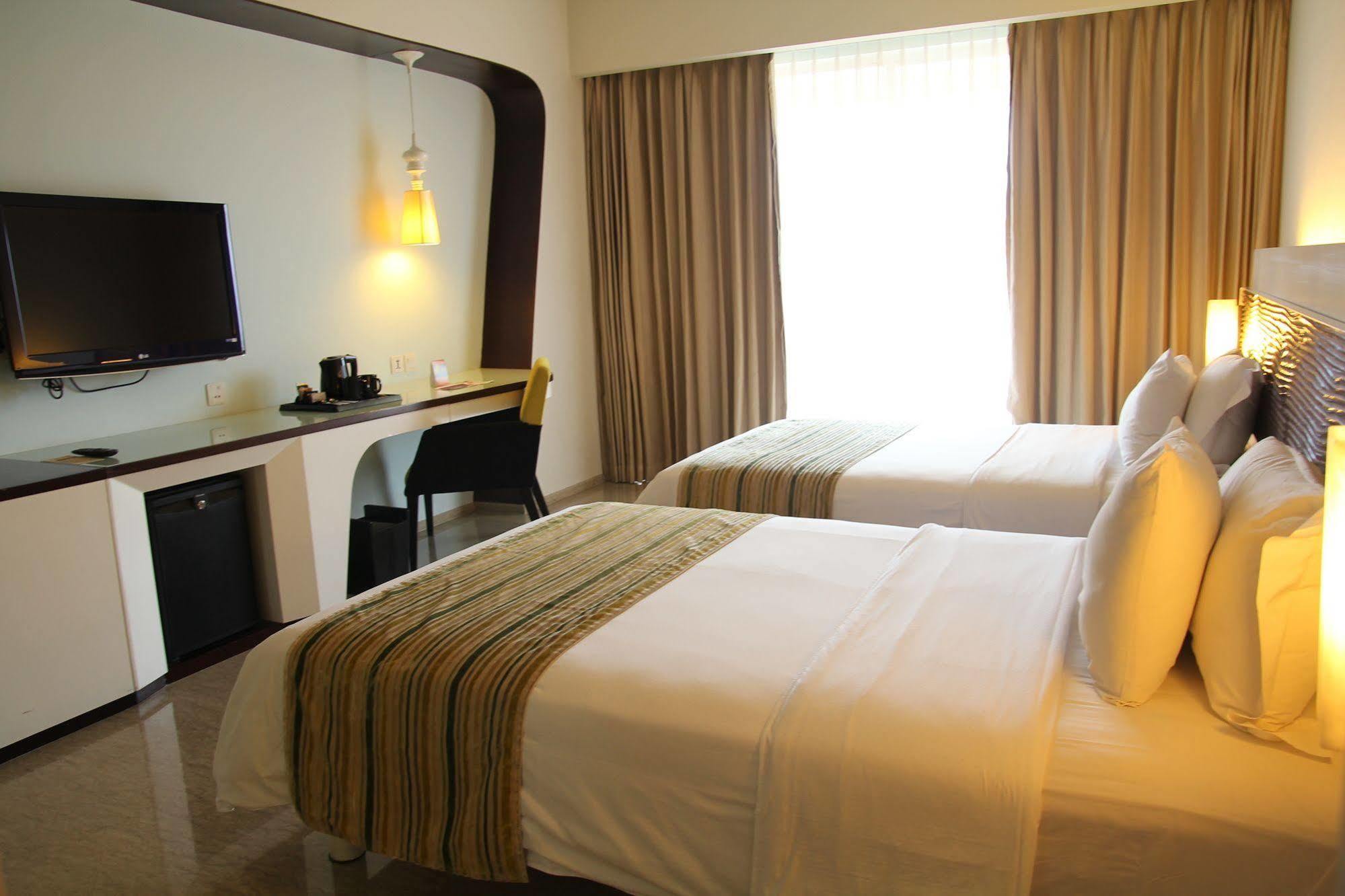 Sensa Hotel Bandung Extérieur photo
