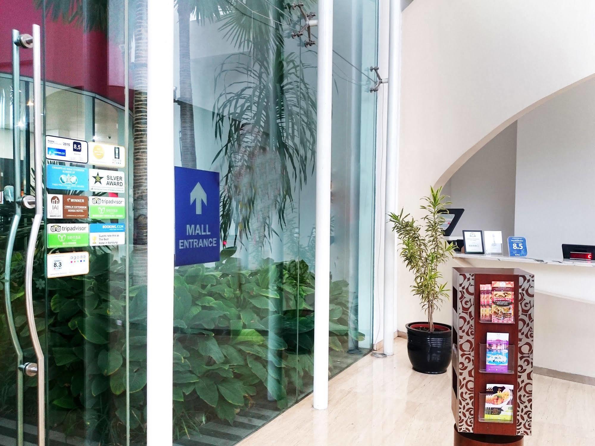 Sensa Hotel Bandung Extérieur photo
